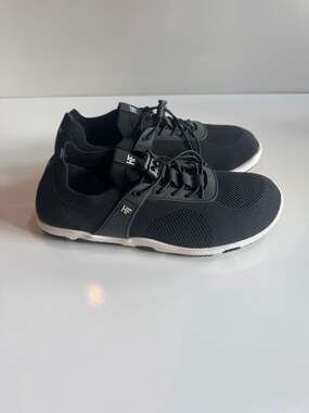 Hike Footwear Theora Pro Ergonomic Non-Slip Barefoot Shoes in Black size 8
